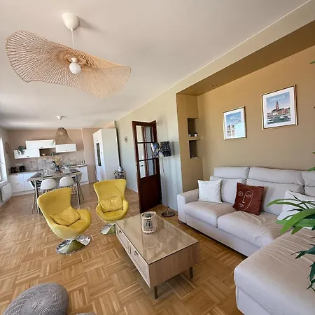 Апартаменты La Plenitude Face A La *